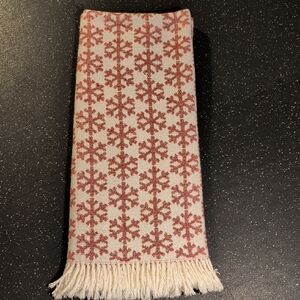 Festive Snowflake Pattern Throw Blanket